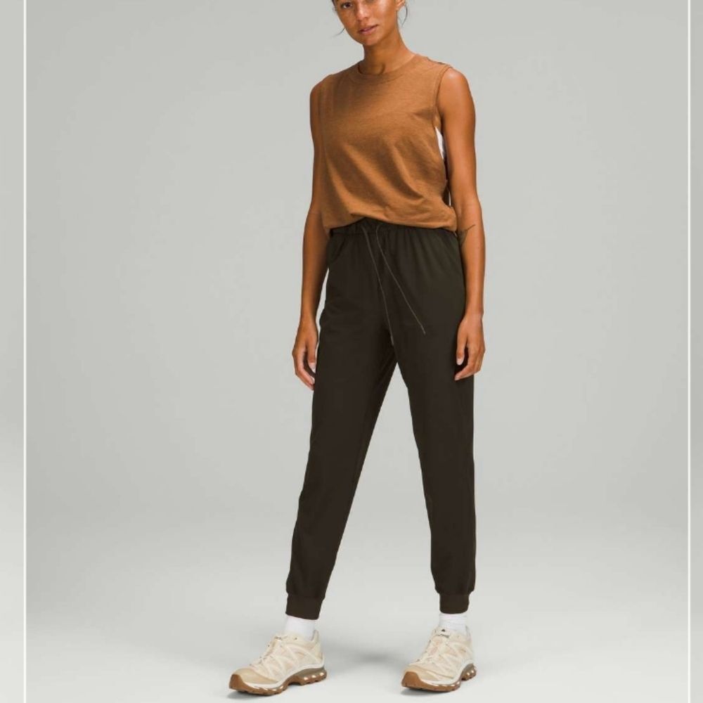 Lululemon Stretch High-Rise Jogger *Full Length Dark Olive Green W5CV4S Size 6 - Picture 1 of 7